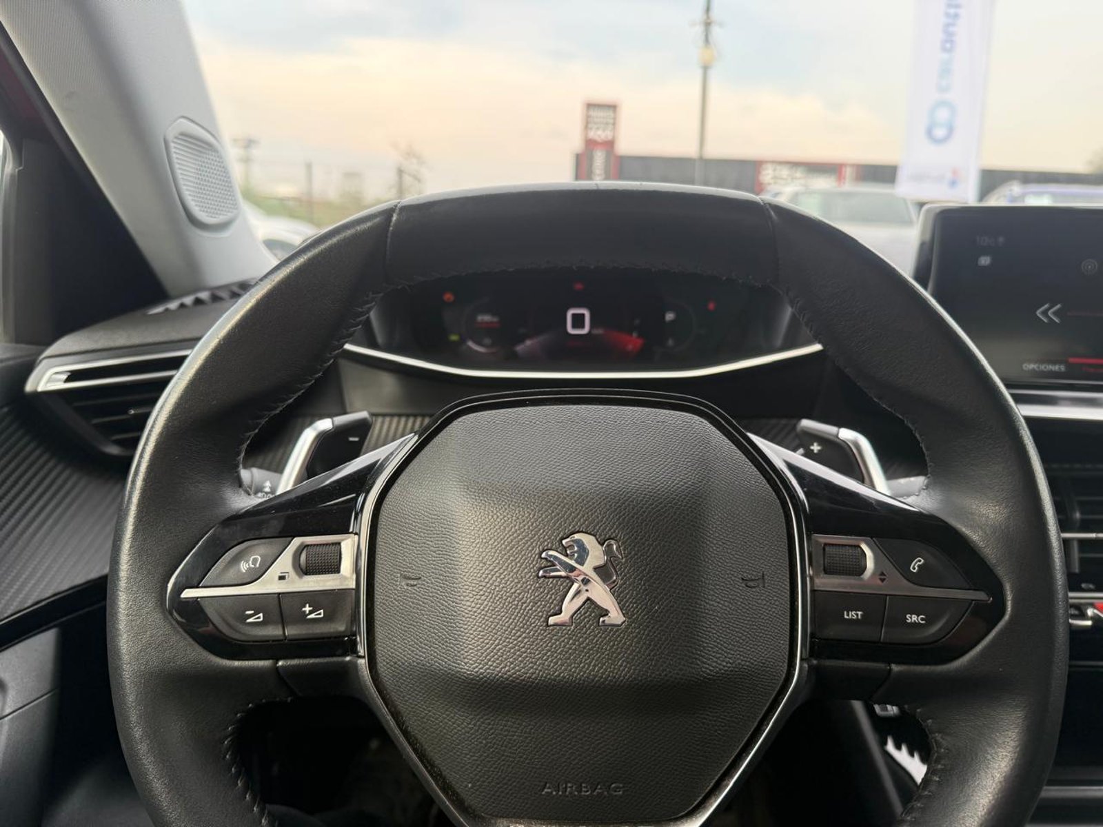 Peugeot 2008 ALLURE BLUEHDI 1.5 AUT 2022 - Imagen 14 de 20