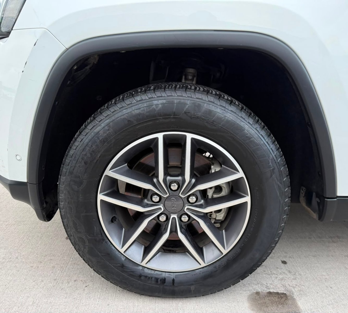 Jeep GRAND CHEROKEE LAREDO 3.6 AUT 2022 - Imagen 17 de 19