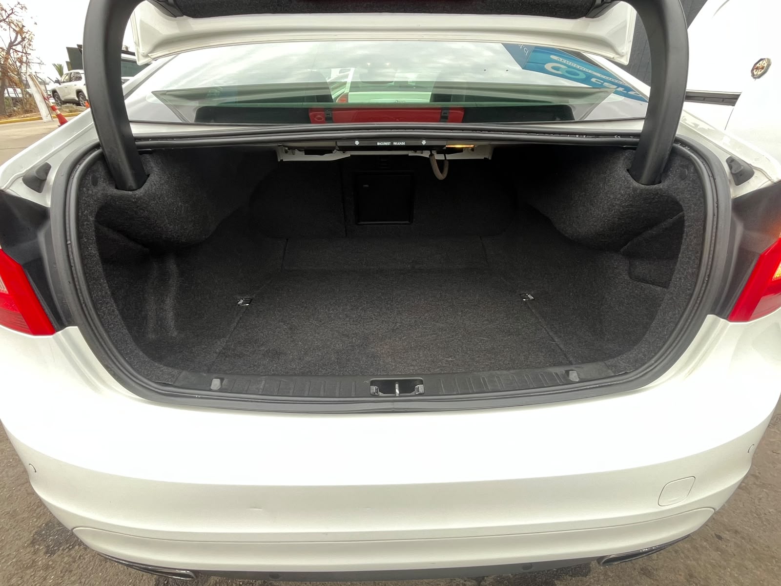 Volvo S60 T3 COMFORT 2018 - Imagen 18 de 19