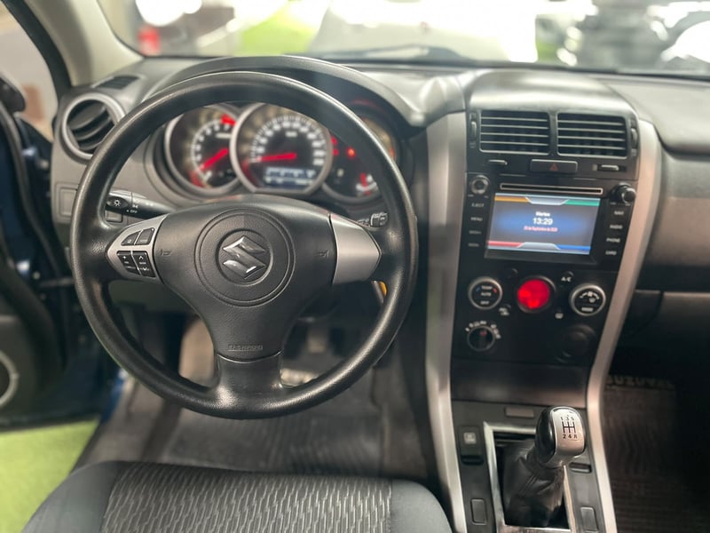 Suzuki GRAND NOMADE GLX 2.4 2015 - Imagen 9 de 13