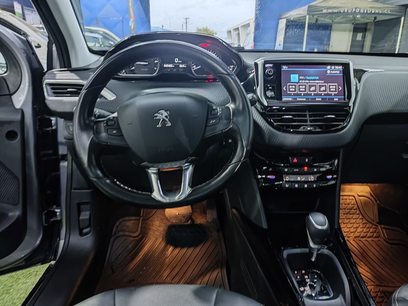 Peugeot 2008 ALLURE 1.2 AT 2018 - Imagen 8 de 13
