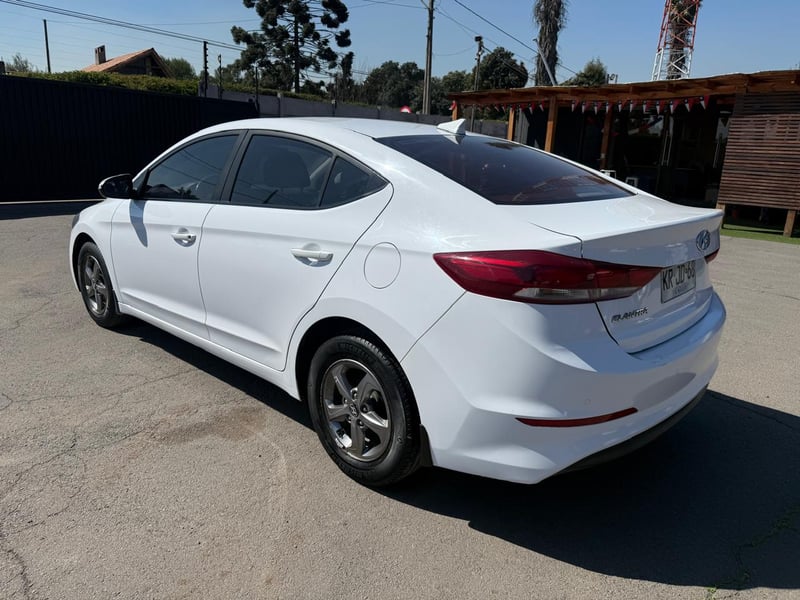 Hyundai ELANTRA AD 1.6 2018 - Imagen 3 de 20