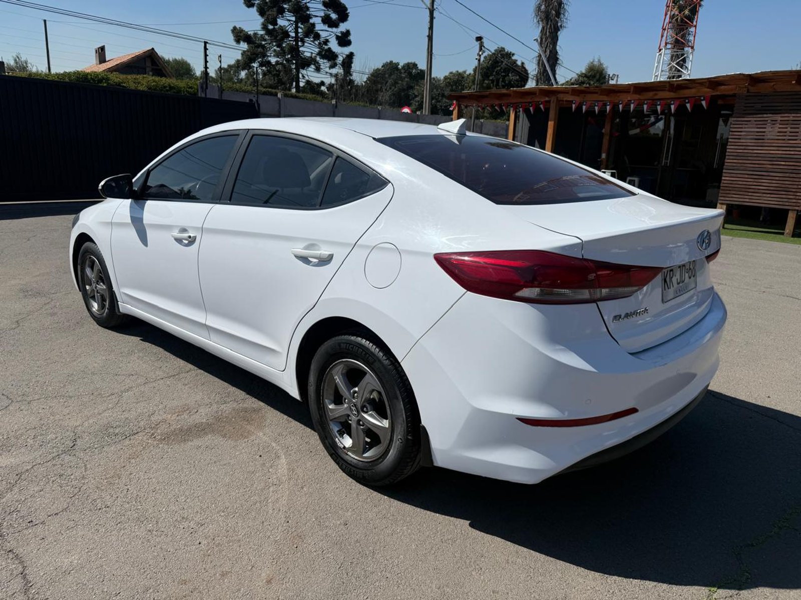Hyundai ELANTRA AD 1.6 2018 - Foto 3 de 20