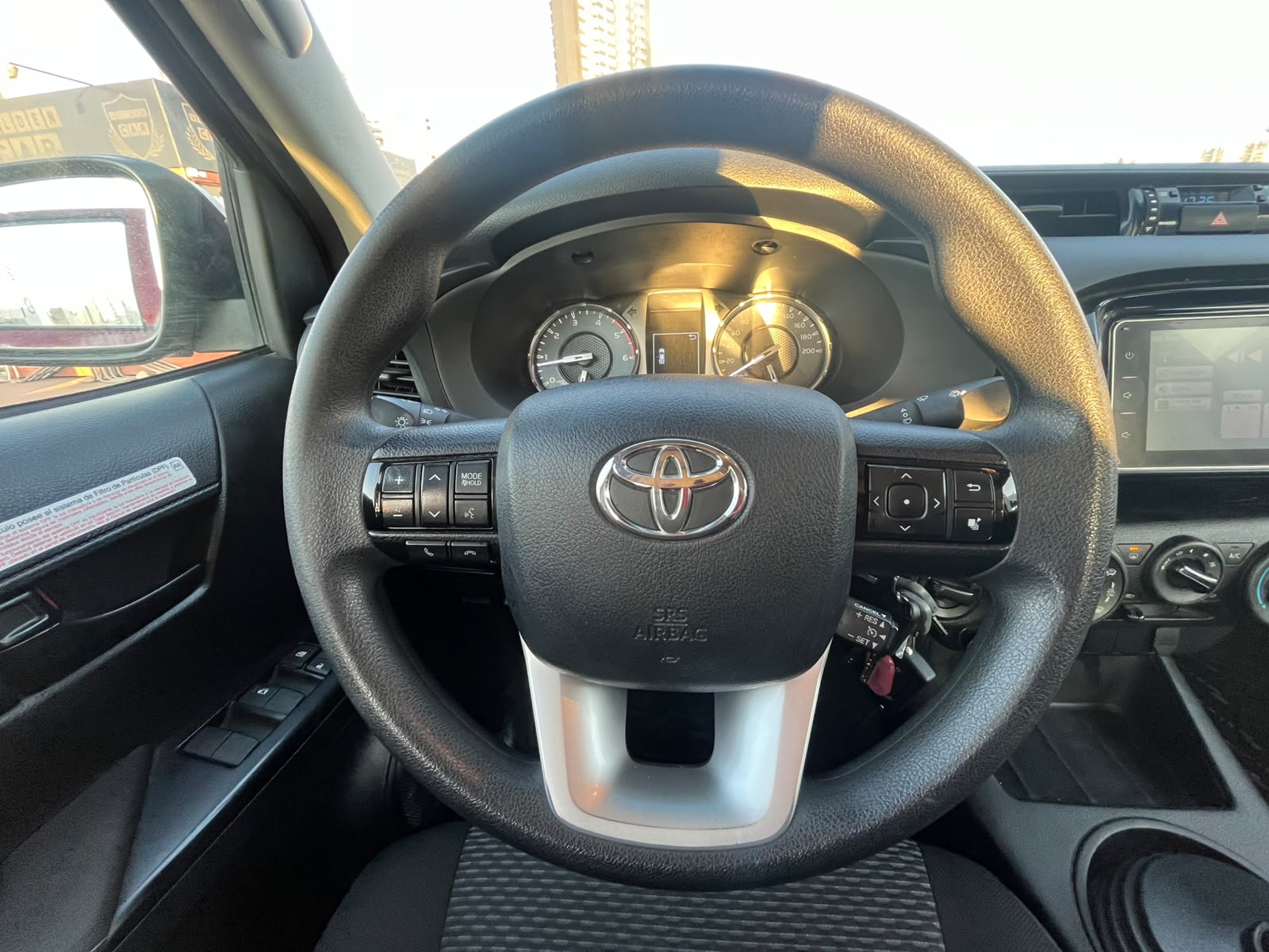 Toyota HI LUX DCAB MT 4X4 2.4 2024 - Imagen 12 de 18
