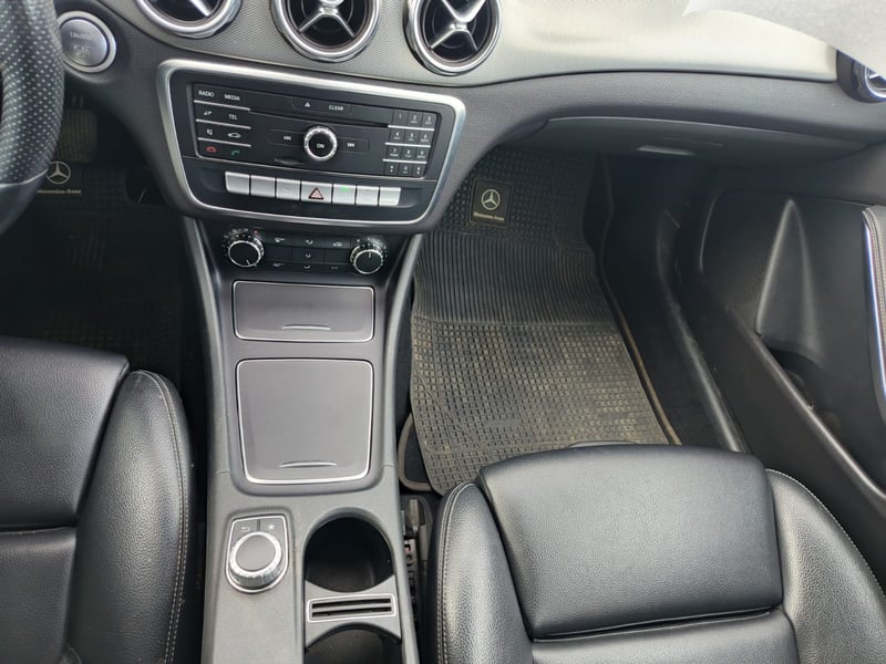 Mercedes-Benz GLA 200 HB 1.6 2020 - Imagen 9 de 11