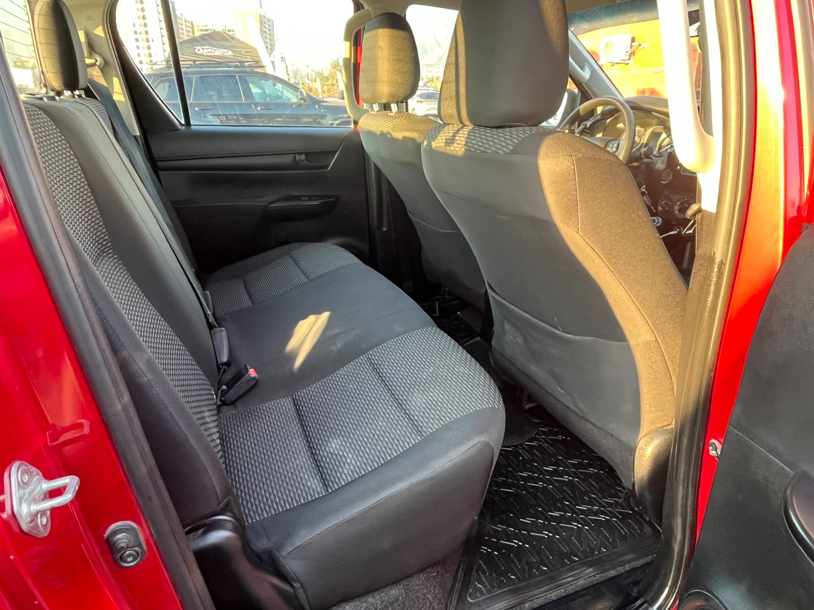 Toyota HI LUX DCAB MT 4X4 2.4 2024 - Imagen 16 de 18
