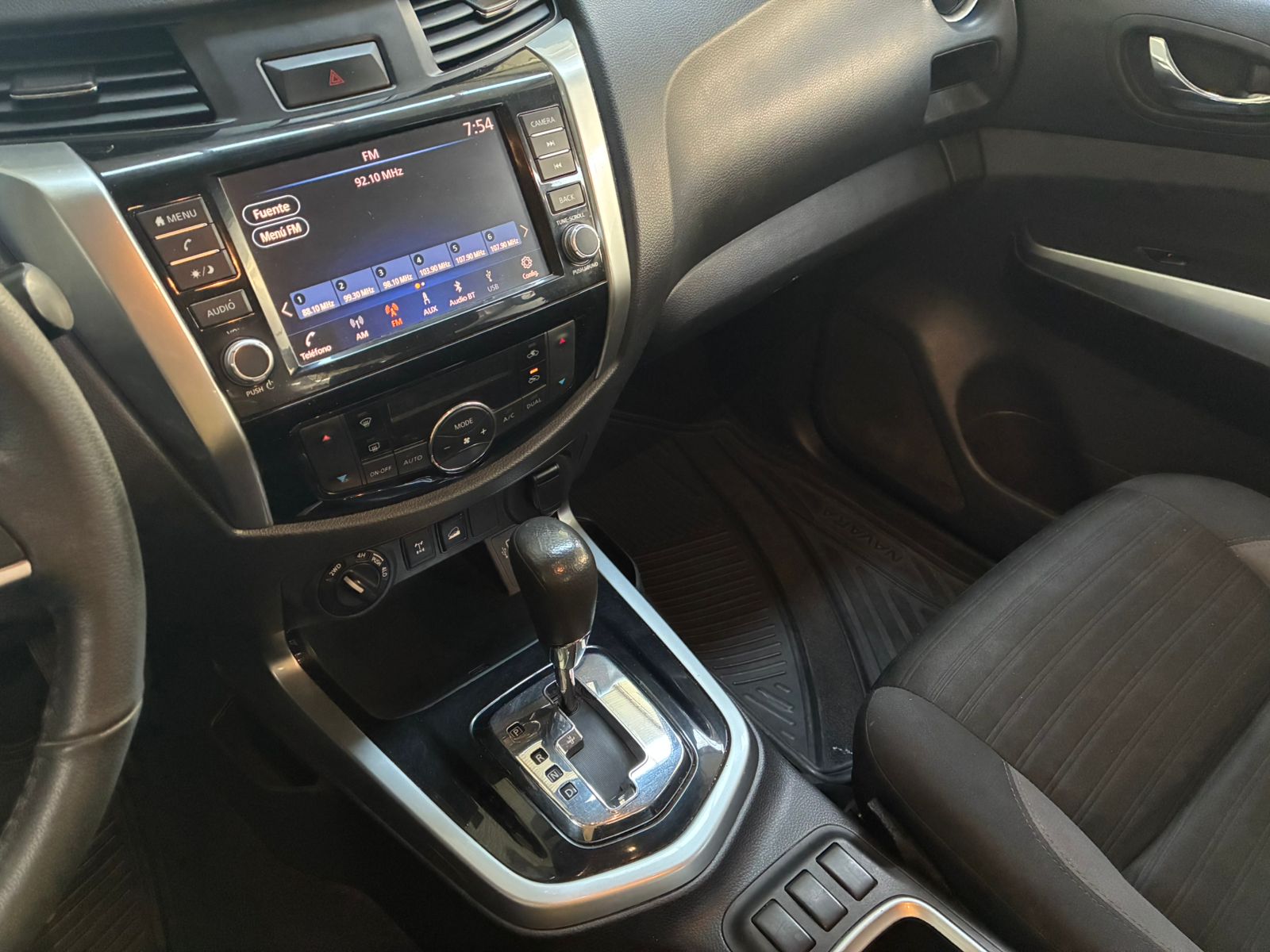 NISSAN NAVARA DC 4X4 2.3 AUT 2021 - Imagen 9 de 11