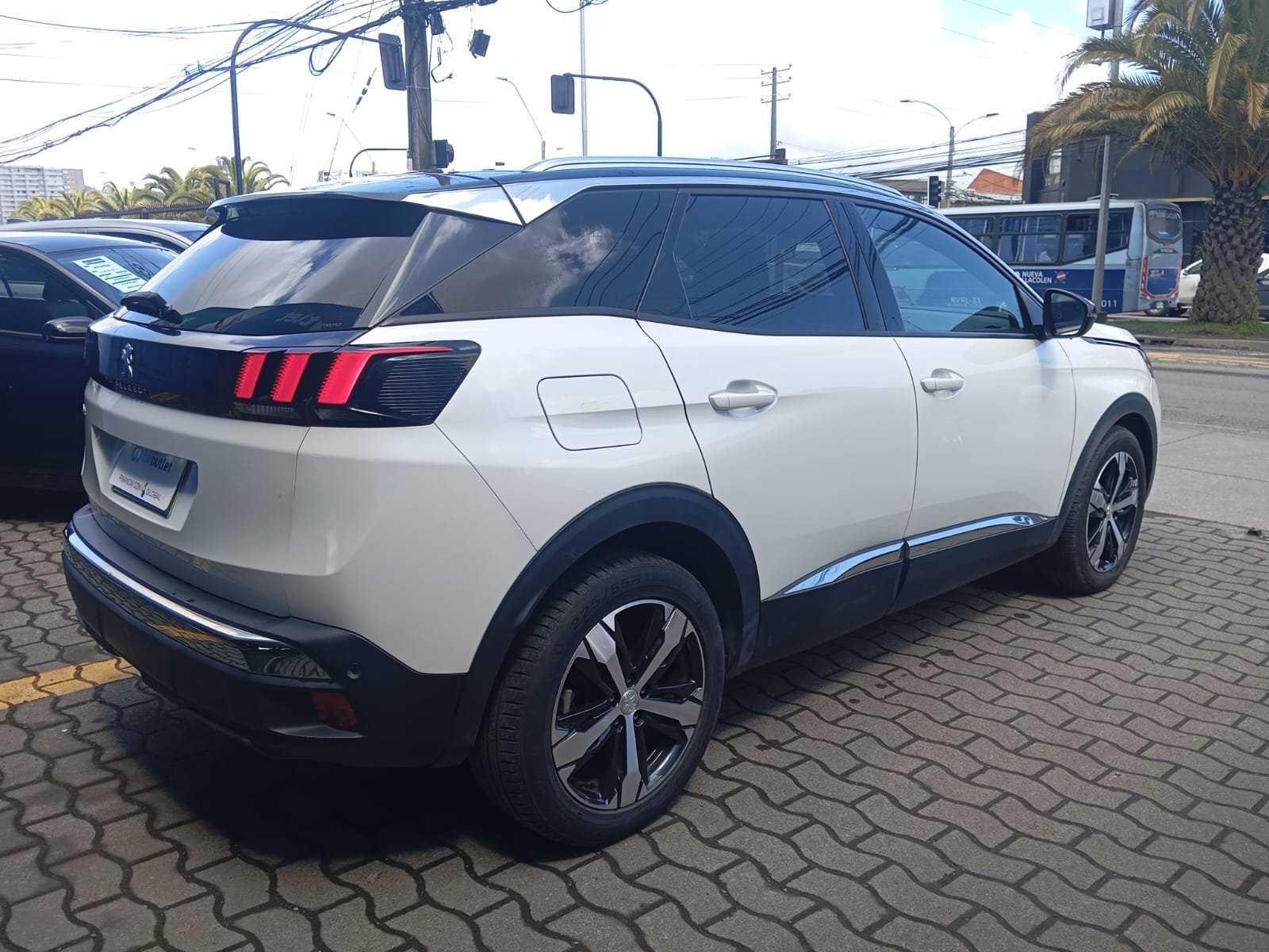 Peugeot 3008 BLUE HDI 130 EAT8 1.5 AUT 2024 - Foto 4 de 12