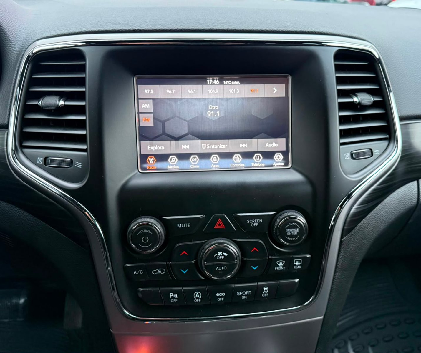 Jeep GRAND CHEROKEE LAREDO 3.6 AUT 2022 - Imagen 14 de 19