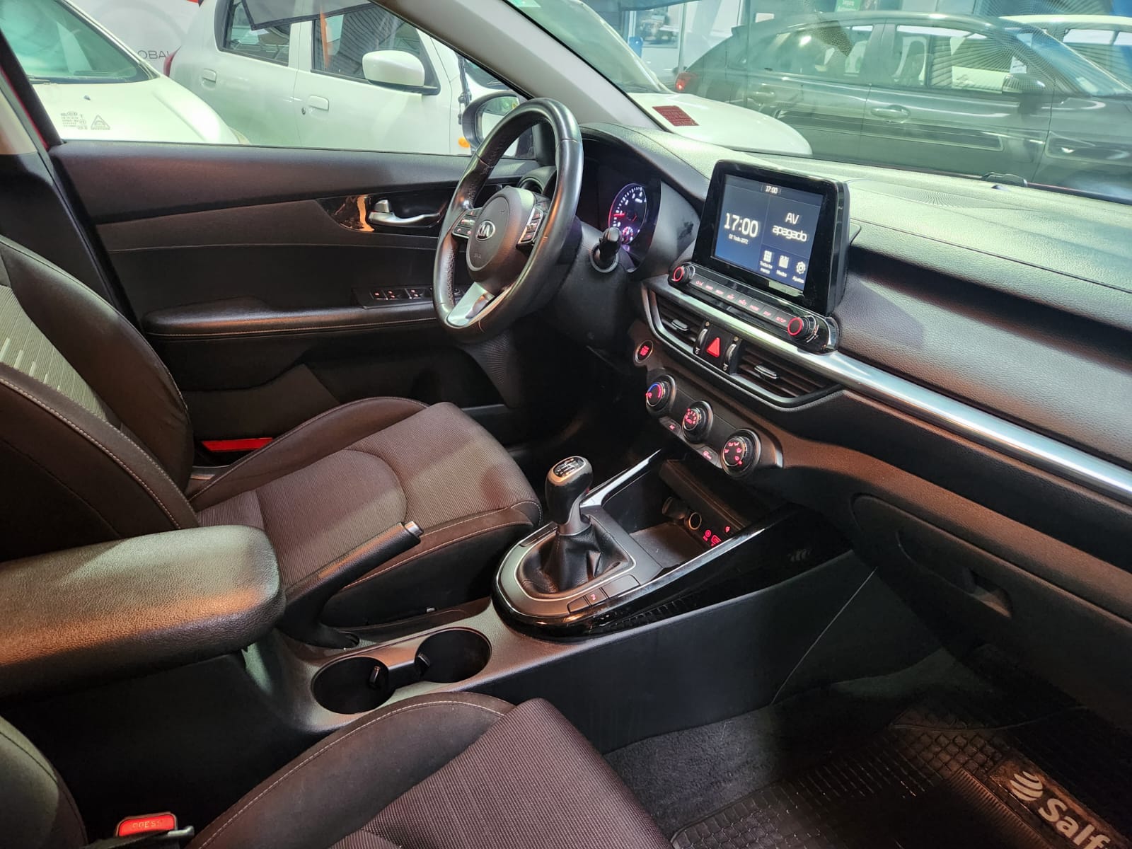 Kia CERATO EX 1.6 2019 - Imagen 9 de 11