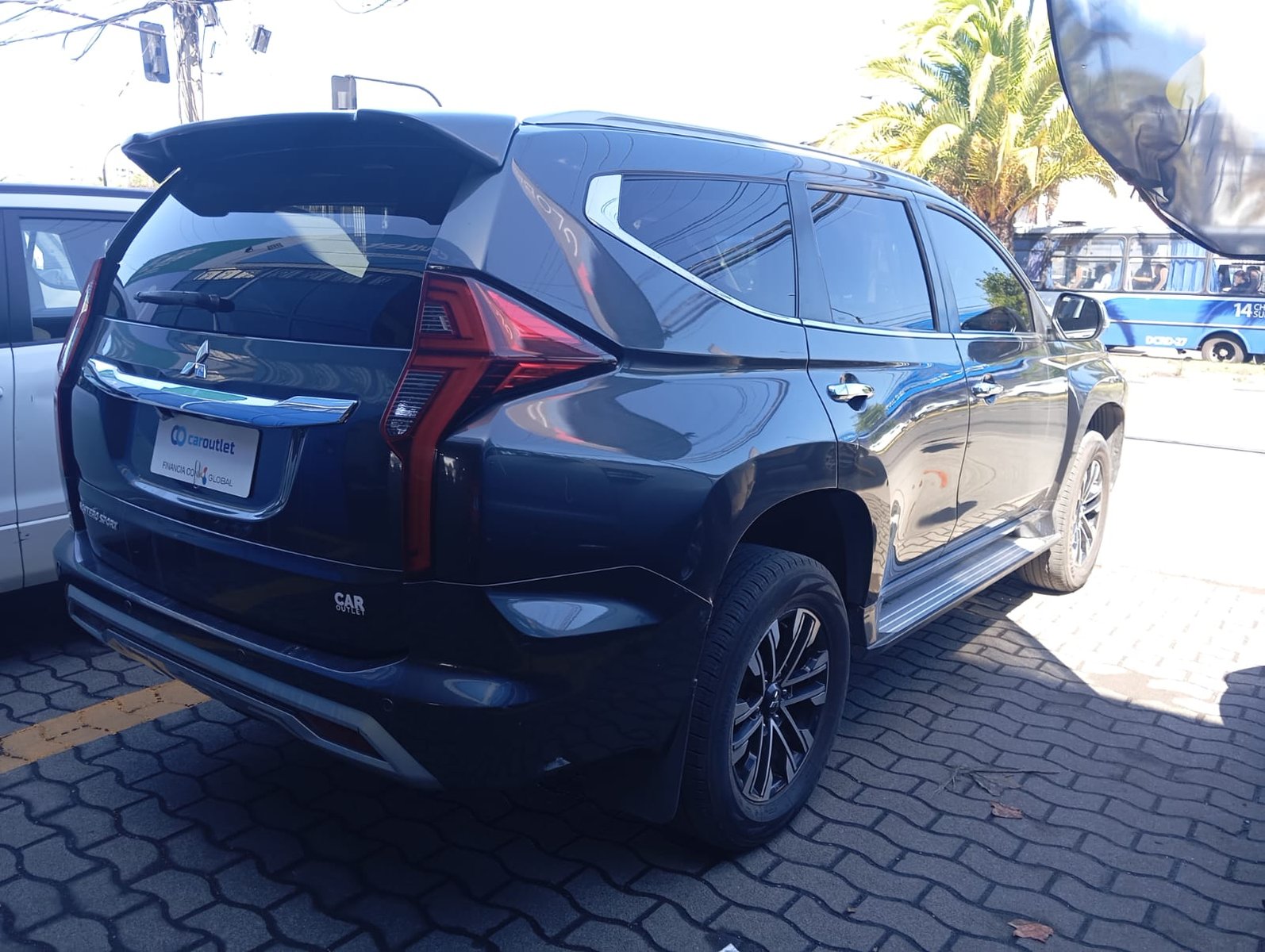 Mitsubishi MONTERO SPORT 2.4 2WD MT 2022 - Imagen 4 de 12