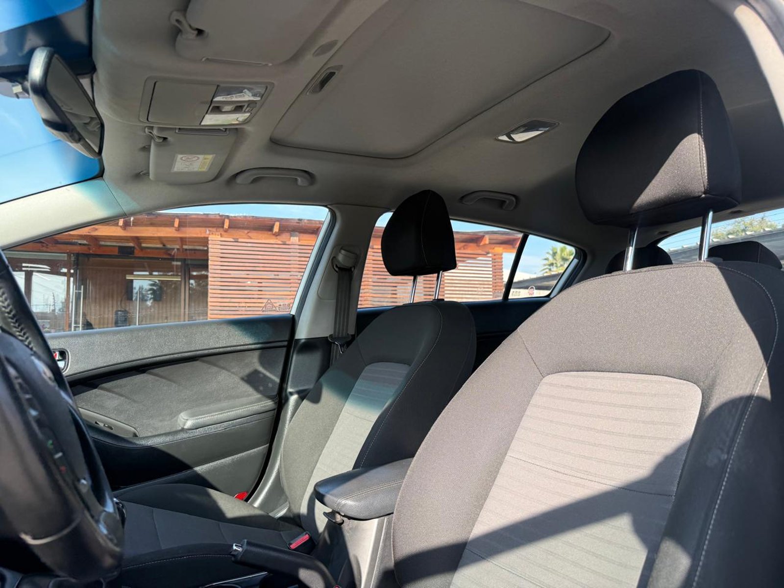 Kia CERATO 5 EX 1.6L 6MT S. PACK 2018 - Imagen 10 de 20