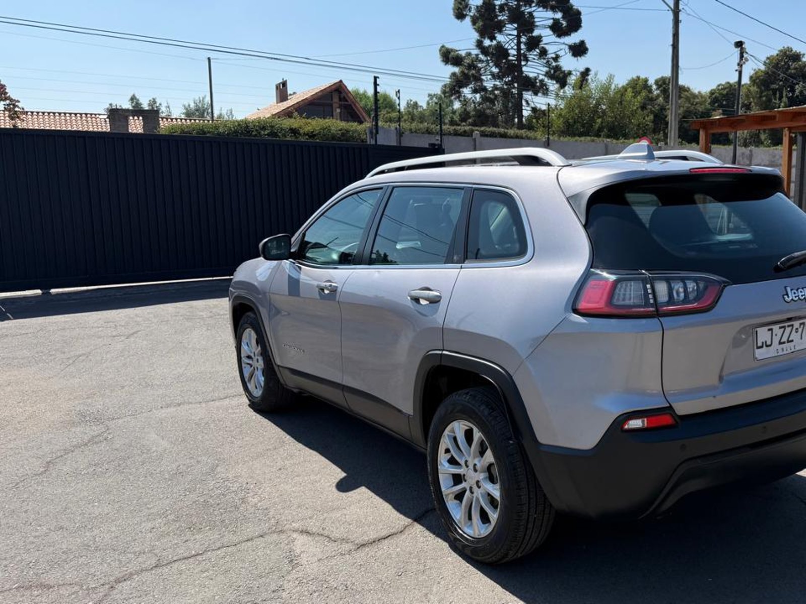 Jeep CHEROKEE LONGITUDE 4X2 2019 - Foto 3 de 20