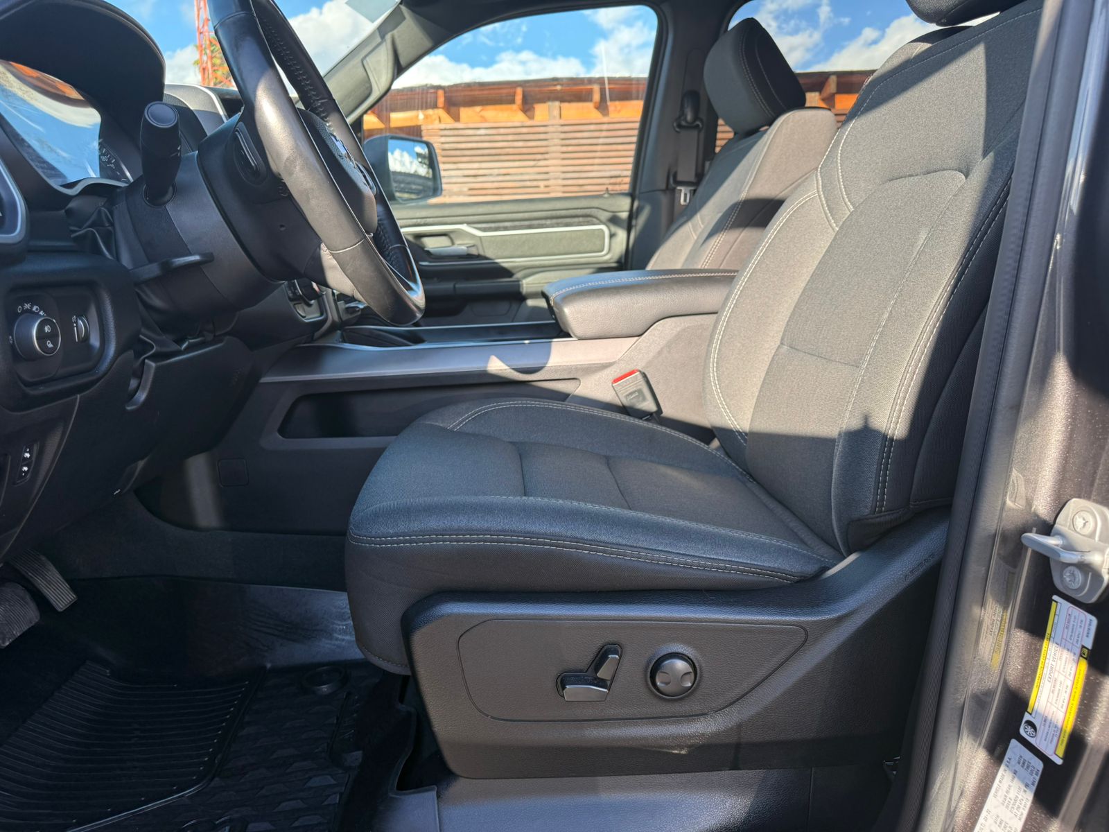 RAM 1500 BIG HORN CREW CAB 4X4 3.6 AUT 2022 - Imagen 8 de 18