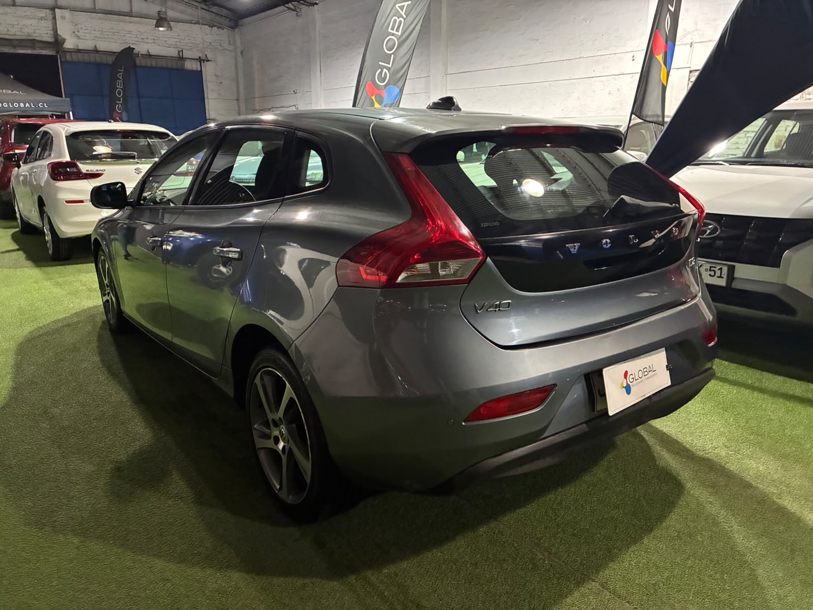 Volvo V40 D2 COMFORT 2.0 2018 - Foto 2 de 11