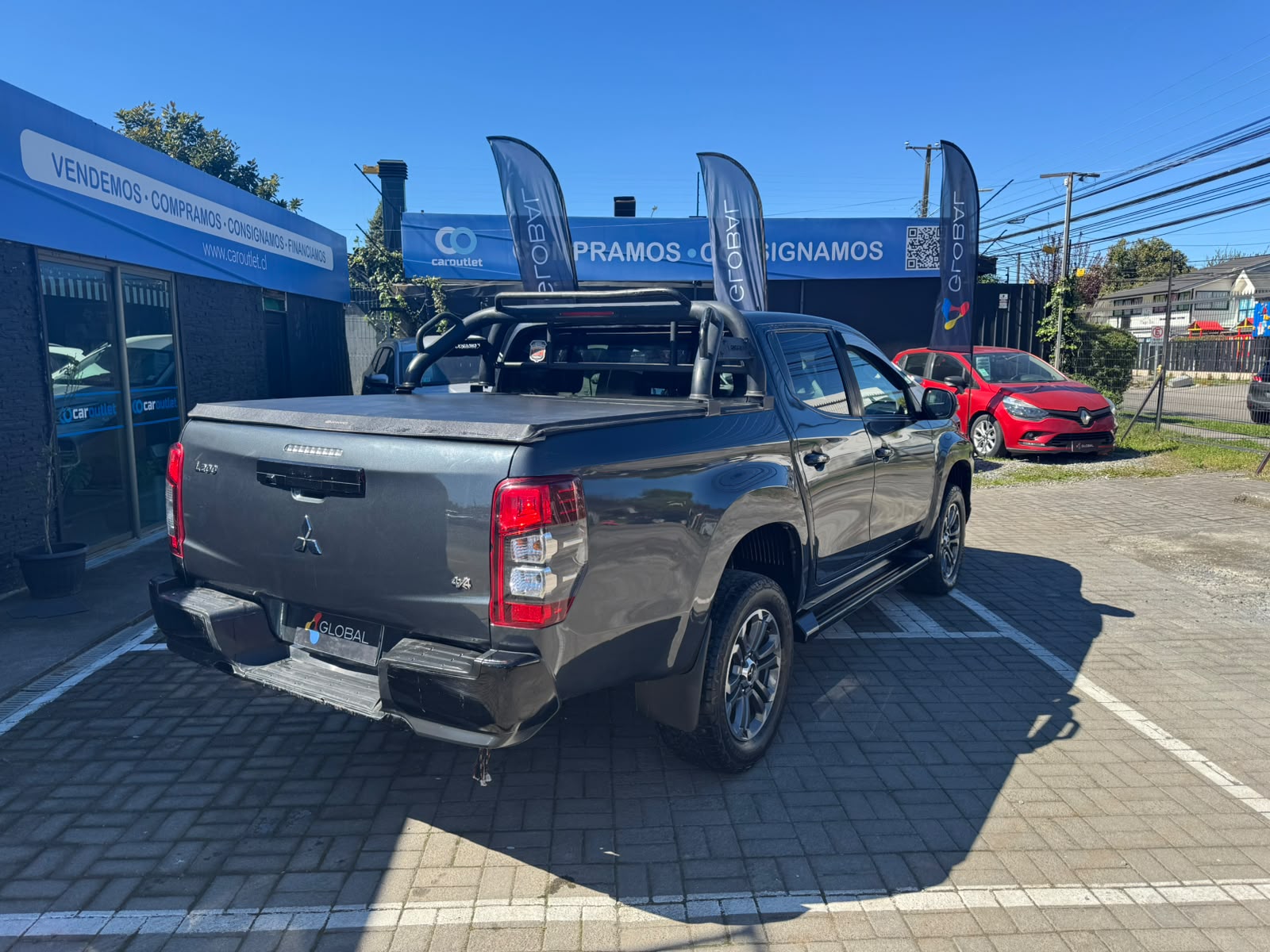 Mitsubishi L200 DAKAR 4X4 DCAB 2.4 AUT 2023 - Foto 4 de 11