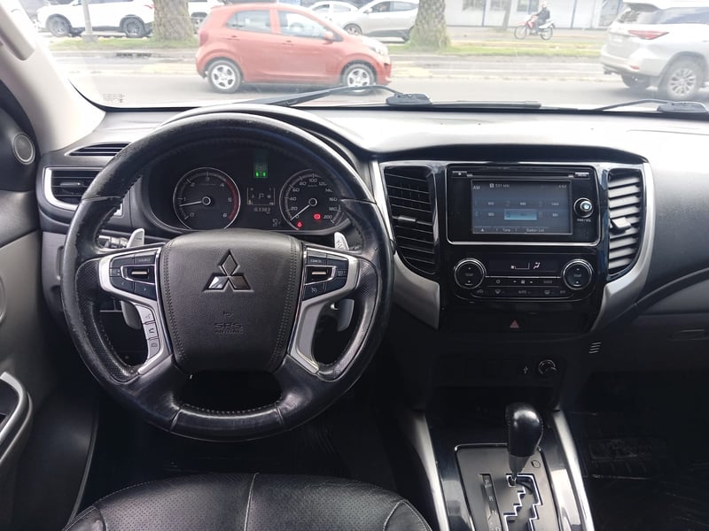 Mitsubishi L200 2.4 DAKAR AT HP 2018 - Imagen 8 de 13