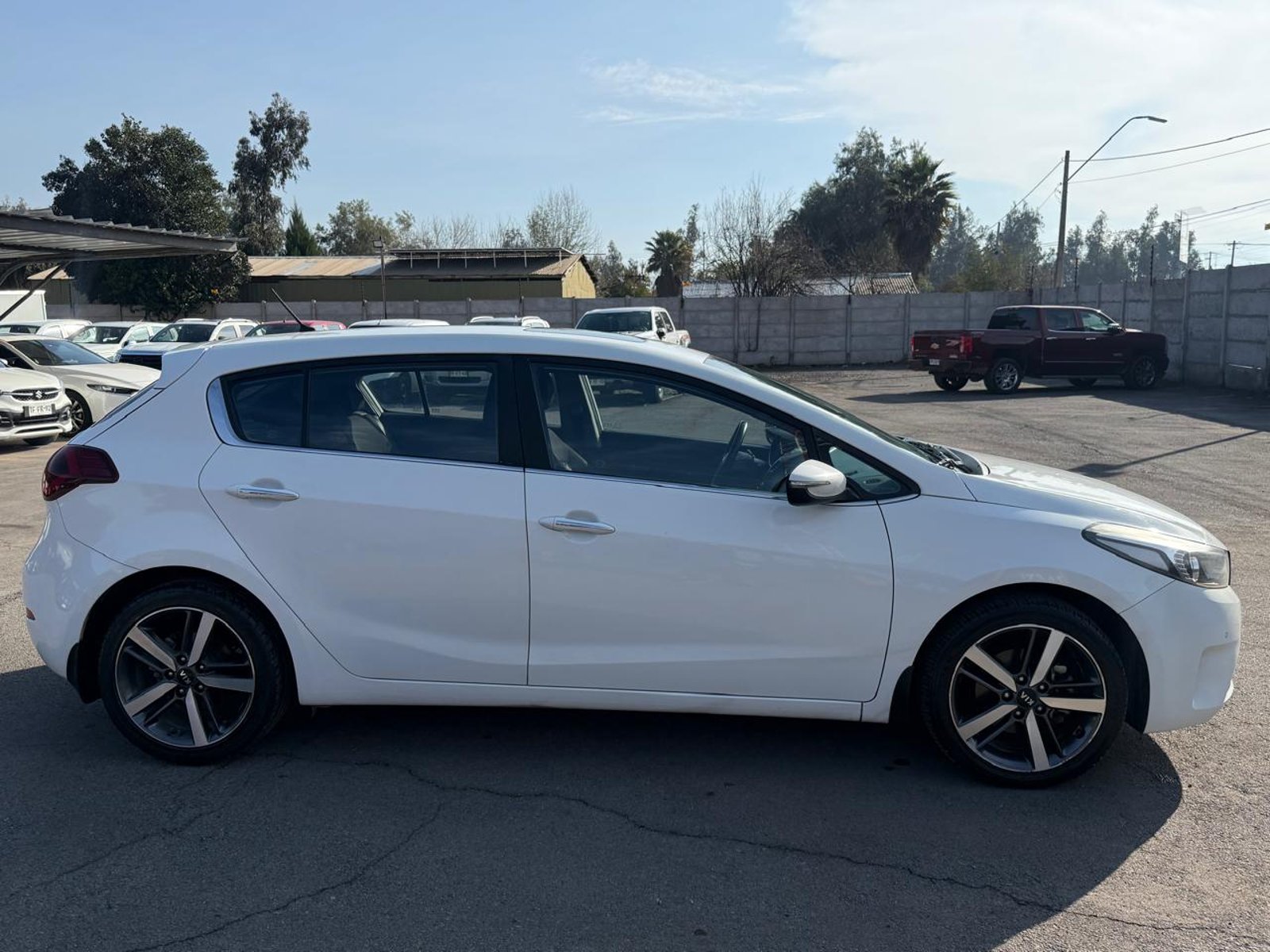 Kia CERATO 5 EX 1.6L 6MT S. PACK 2018 - Imagen 6 de 20