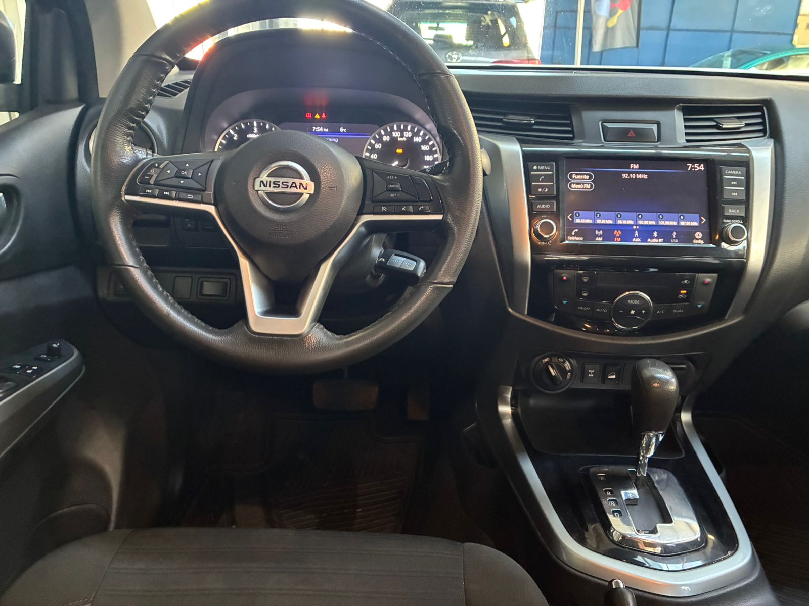 NISSAN NAVARA DC 4X4 2.3 AUT 2021 - Imagen 8 de 11