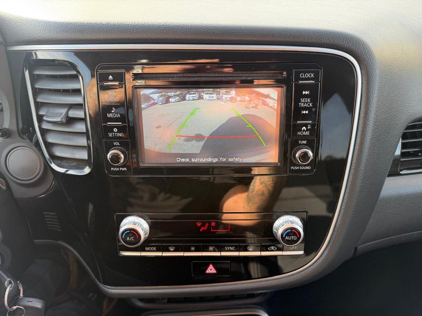 Mitsubishi OUTLANDER 2.0 2023 - Imagen 16 de 20