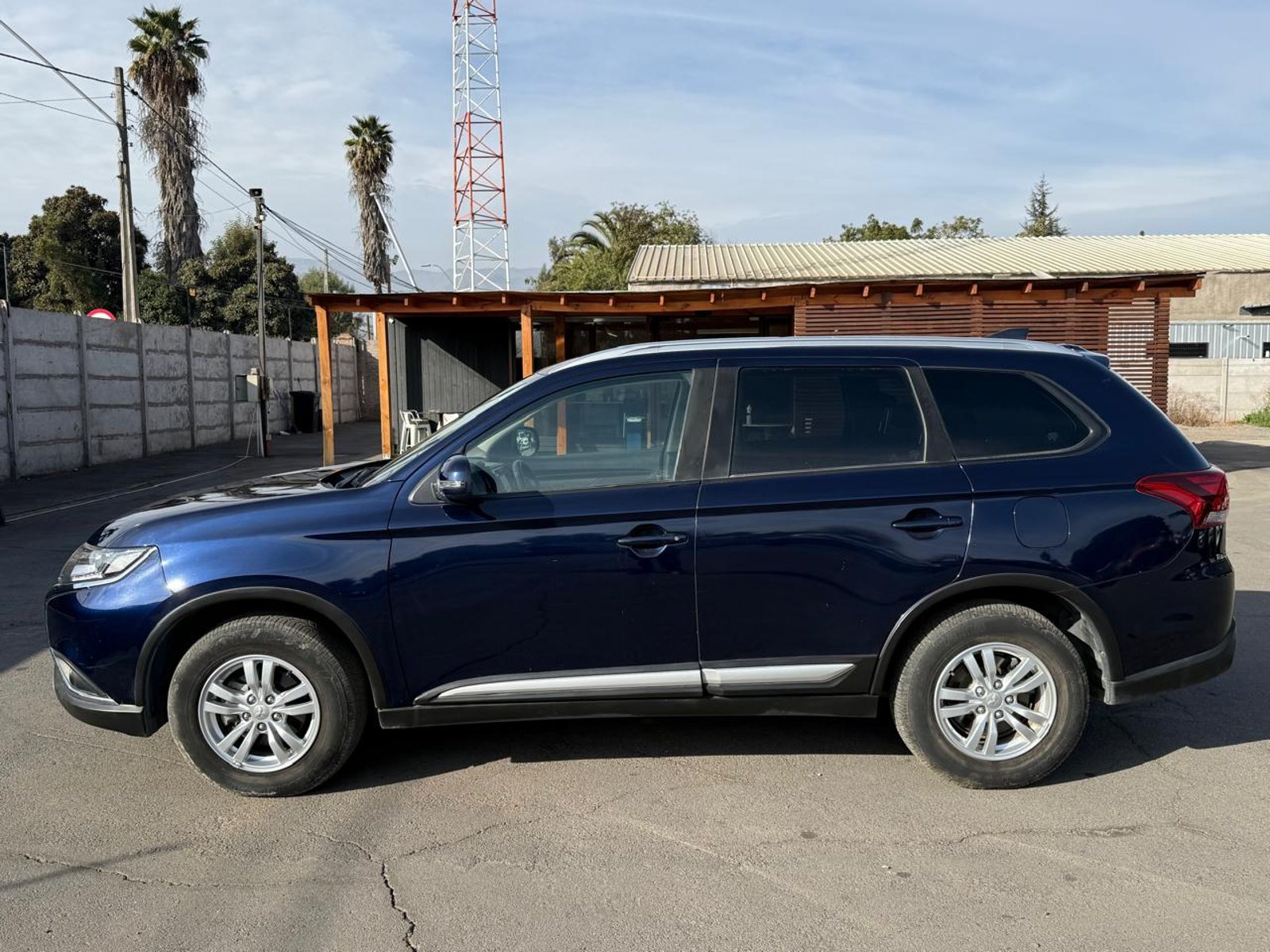 Mitsubishi OUTLANDER 2.0 2023 - Foto 2 de 20