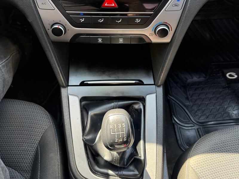Hyundai ELANTRA AD 1.6 2018 - Imagen 17 de 20