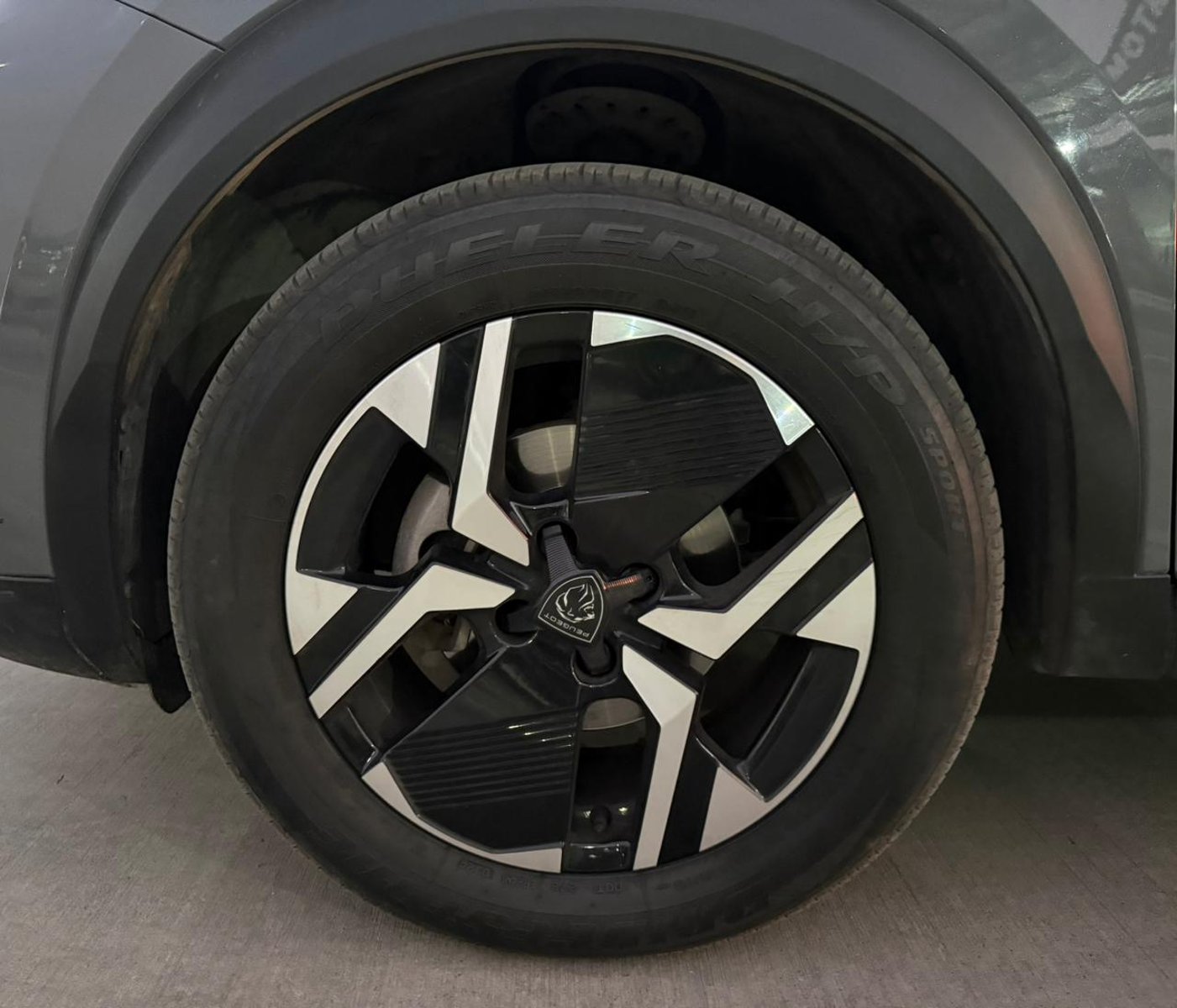 PEUGEOT 2008 ALLURE 130 1.2 AUT 2024 - Imagen 17 de 19