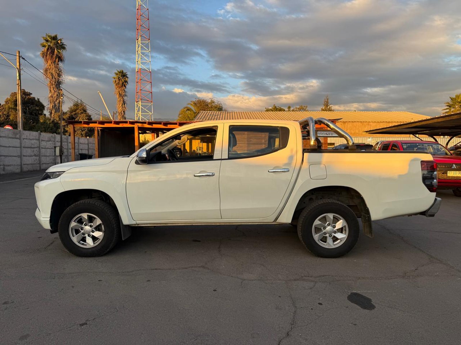 Mitsubishi L200 D/C TD KATANA CRT 4X4 2022 - Foto 2 de 20