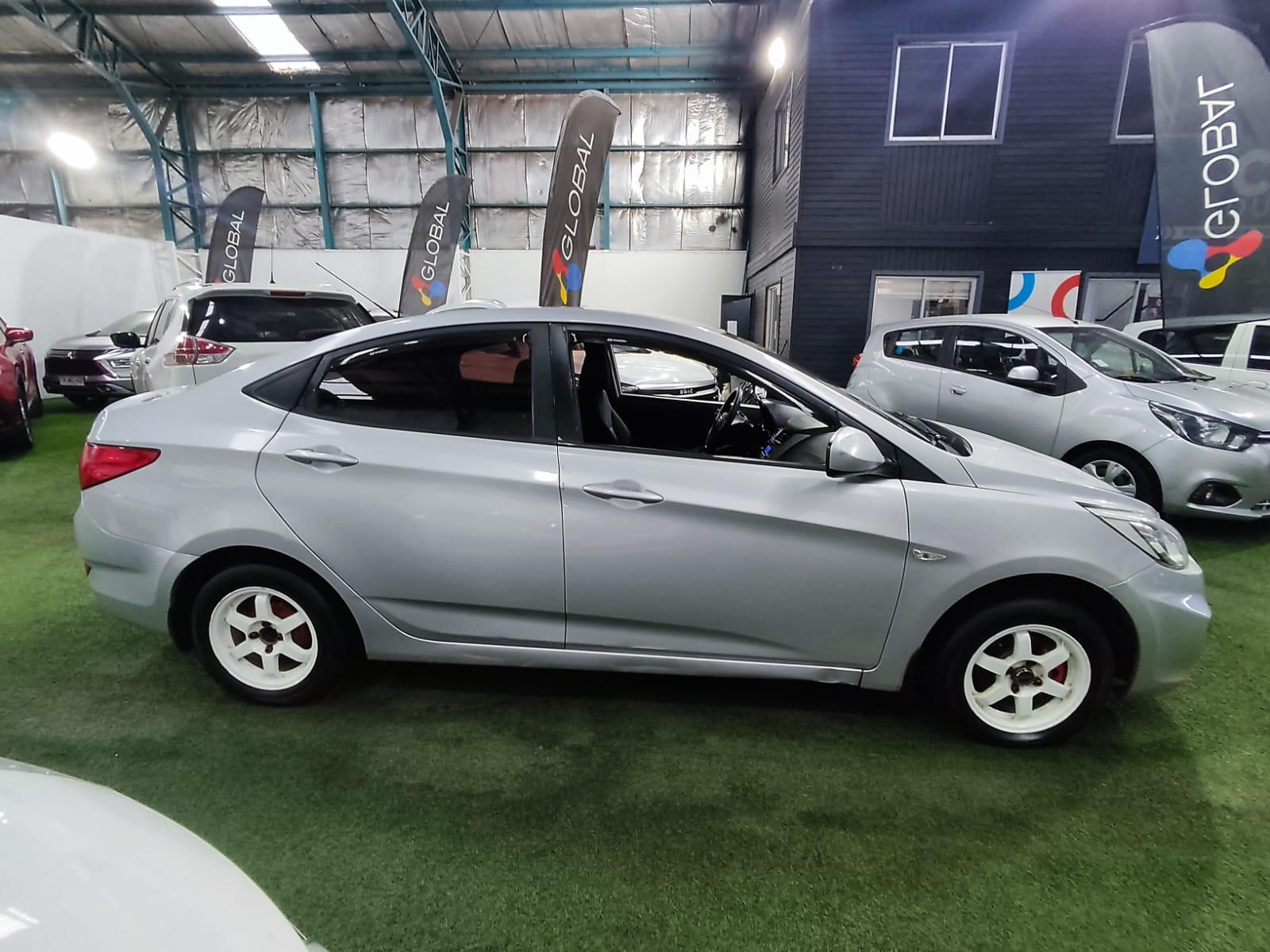 Hyundai ACCENT GL 1.4 2015 - Imagen 6 de 11