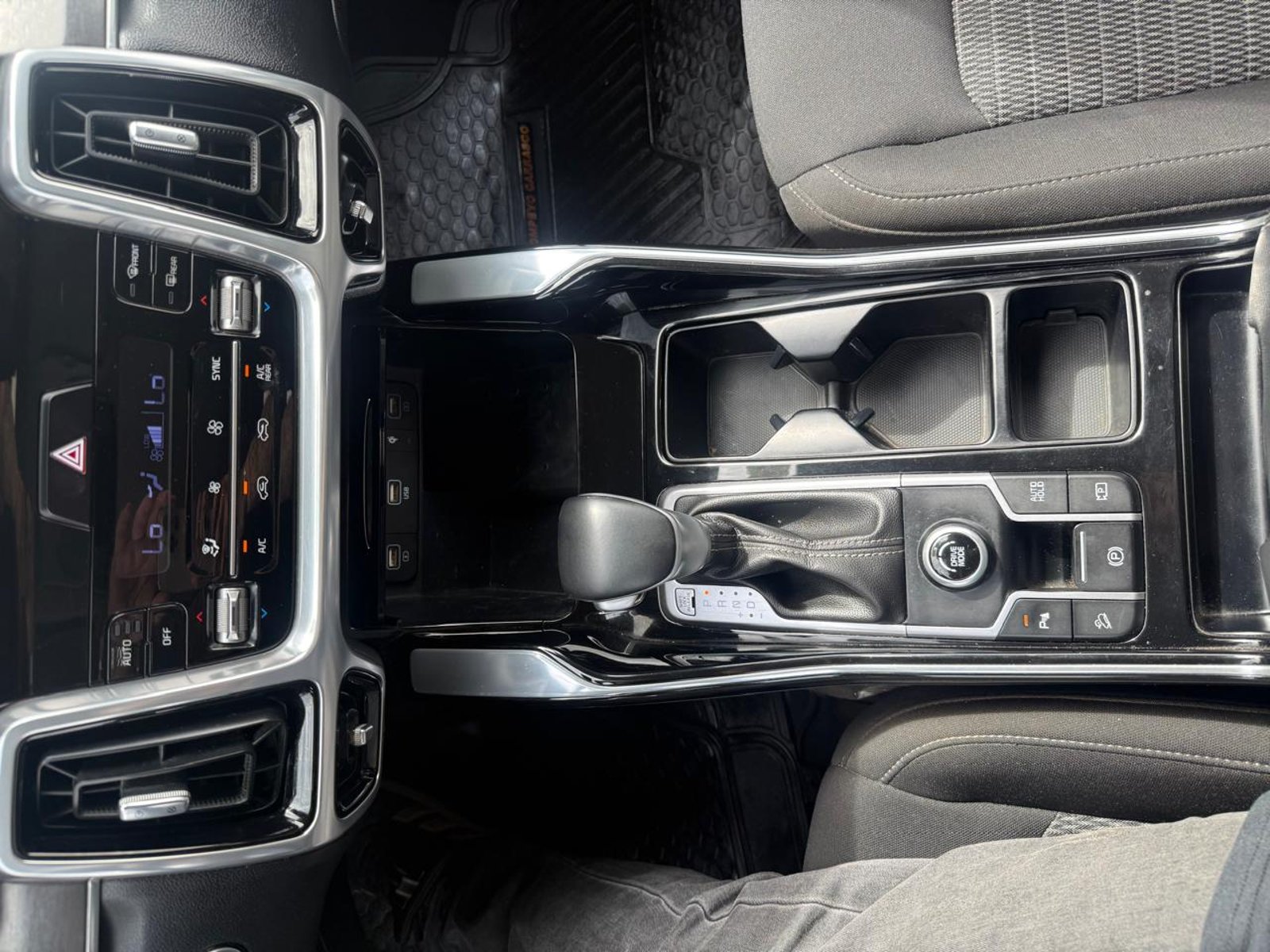 Kia SORENTO 2WD 2.5 AUT 2022 - Imagen 17 de 20