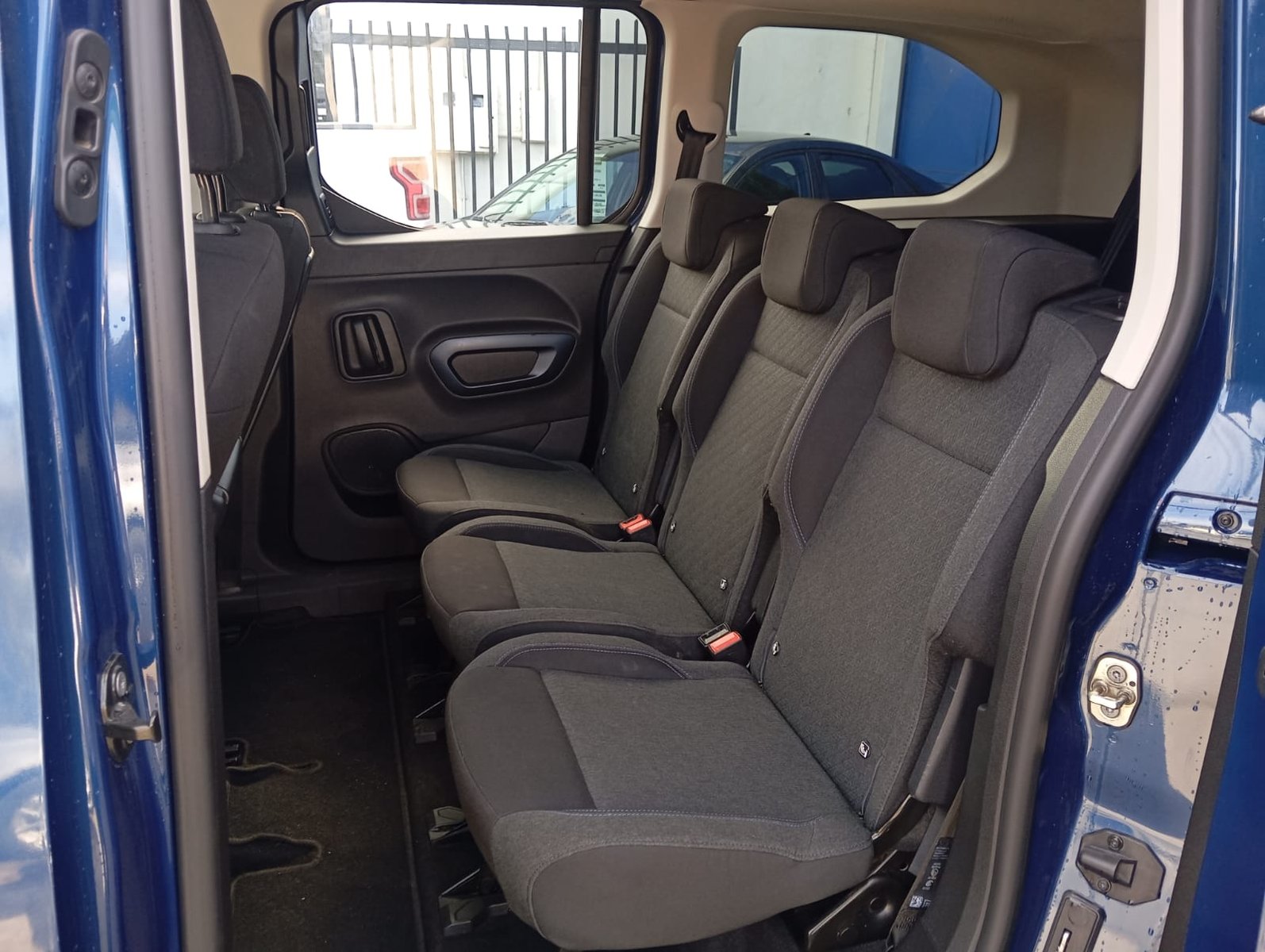 Peugeot RIFTER PURETECH 130 1.2 AUT 2023 - Imagen 8 de 13