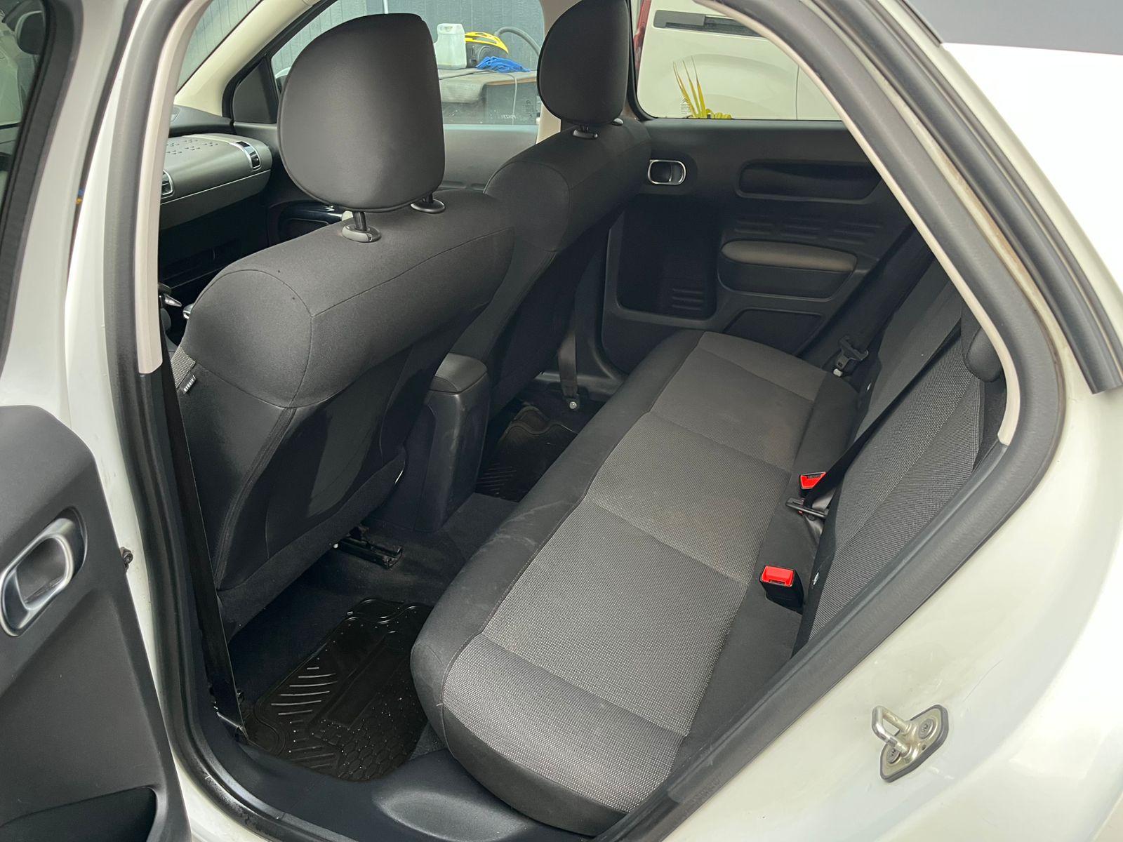 Citroën C-4 HDI 115 BVM6 S&S FEEL 2020 - Imagen 15 de 17