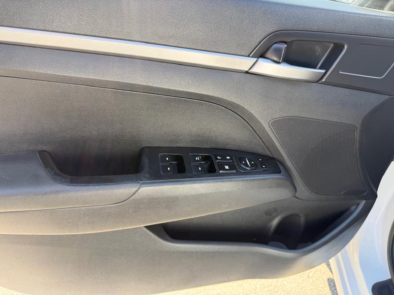 Hyundai ELANTRA AD 1.6 2018 - Imagen 11 de 20