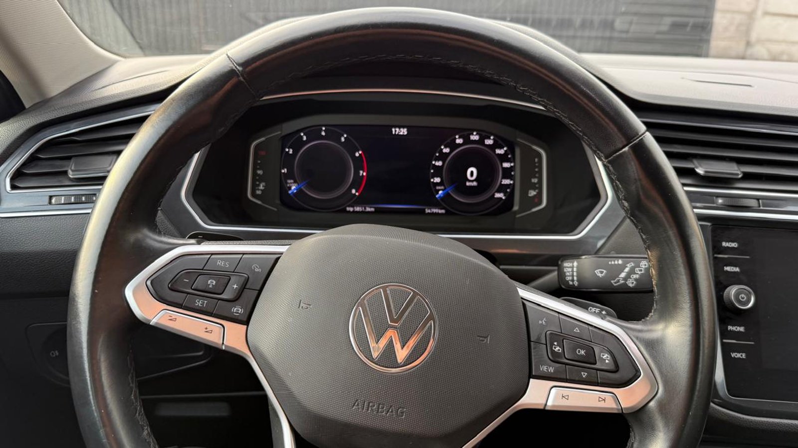 VOLKSWAGEN TIGUAN 1.4 AT 2023 - Imagen 13 de 20