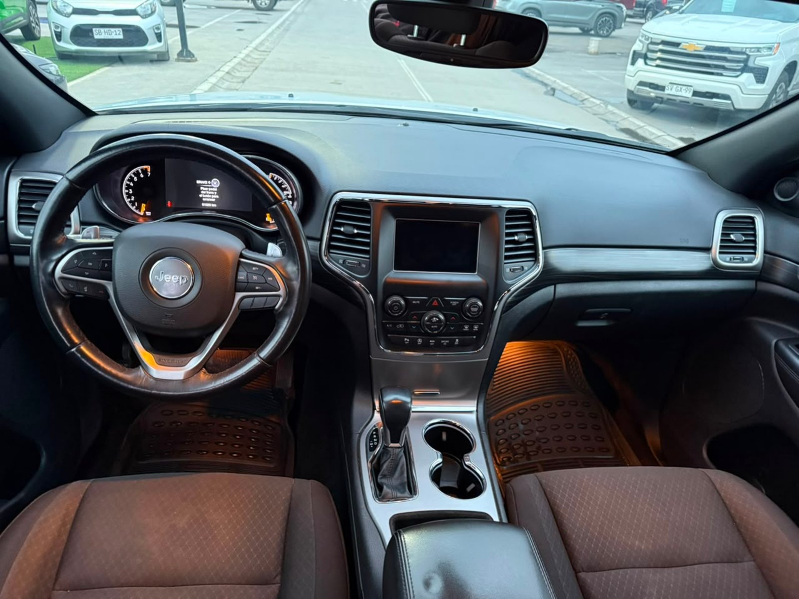 Jeep GRAND CHEROKEE LAREDO 3.6 AUT 2022 - Imagen 11 de 19