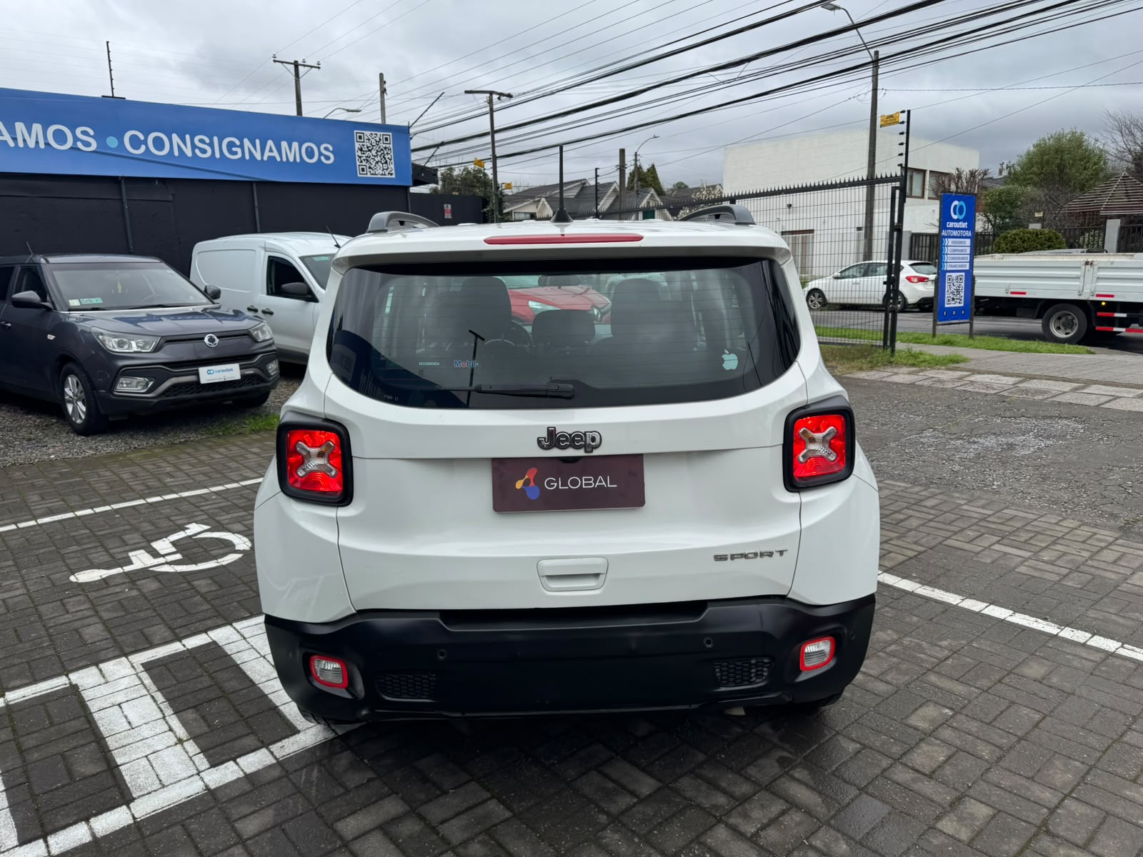 Jeep RENEGADE 1.8 2021 - Foto 3 de 11