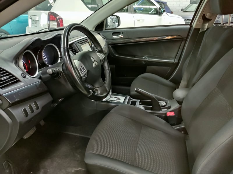 Mitsubishi LANCER RT 1.8 AUT 2018 - Imagen 9 de 14
