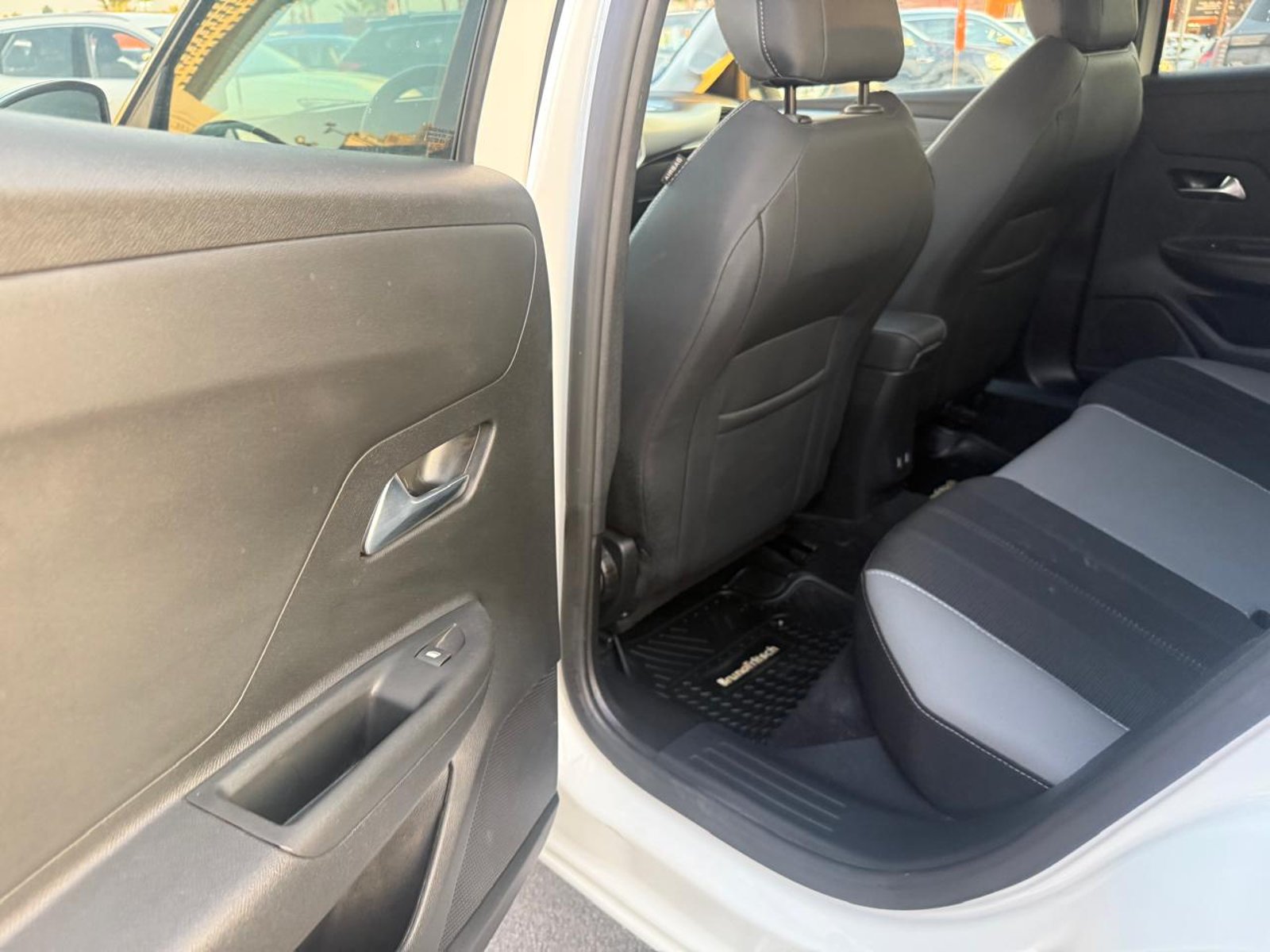 Opel MOKKA 1.2T 2024 - Imagen 18 de 20