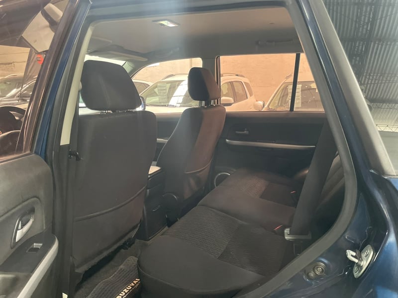 Suzuki GRAND NOMADE GLX 2.4 2015 - Imagen 12 de 13