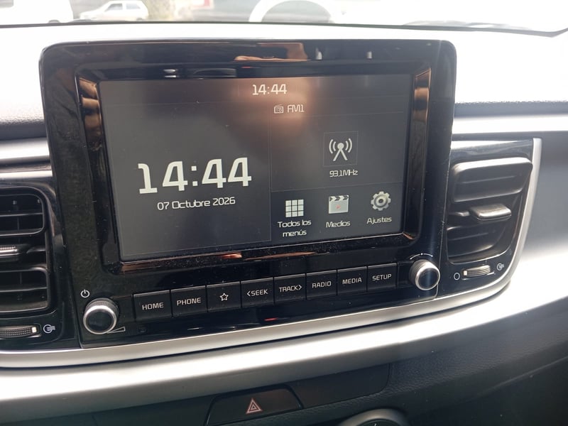Kia RIO 4 6MT 1.4 2023 - Imagen 10 de 13