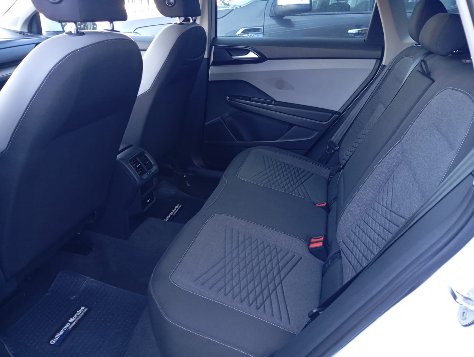 Volkswagen TAOS TSI 1.4 AT 2022 - Imagen 7 de 13