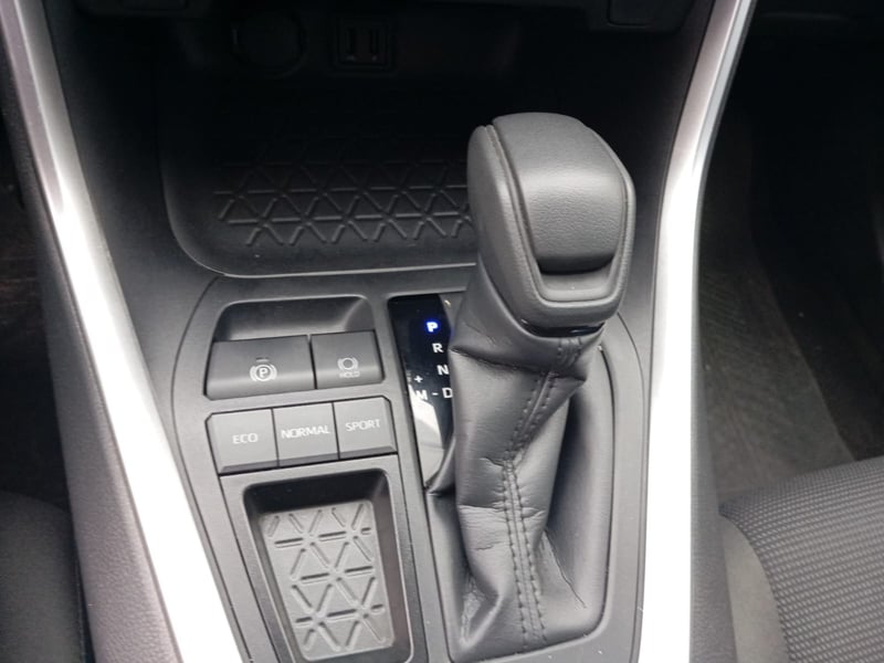 Toyota RAV4 4X2 2.0 AUT 2024 - Imagen 11 de 13