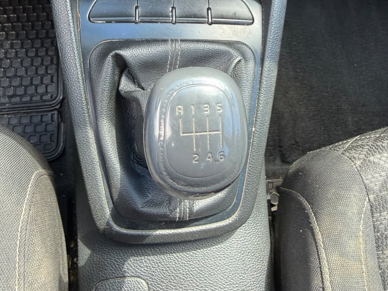 Kia RIO 4 LX 1.4 2019 - Imagen 15 de 18