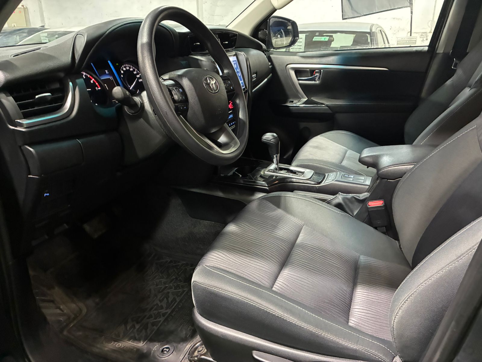 TOYOTA NEW FORTUNER SR5 2.7 AUT 2023 - Imagen 7 de 12