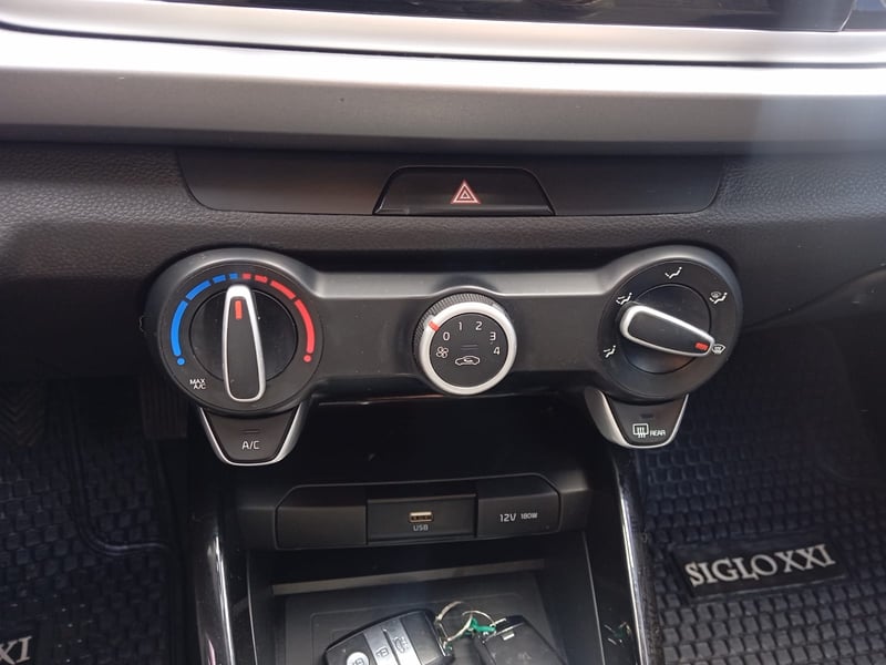 Kia RIO 4 6MT 1.4 2023 - Imagen 11 de 13