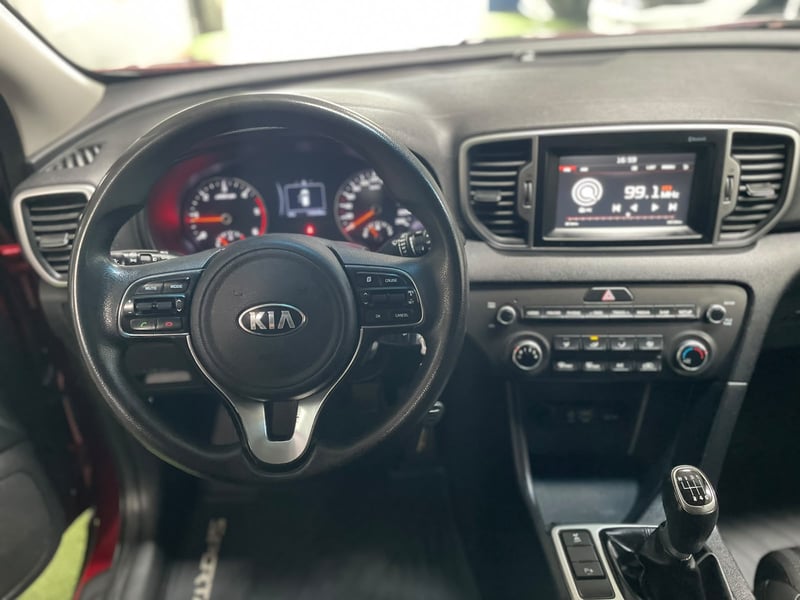 Kia SPORTAGE LX 2.0 2018 - Imagen 8 de 10