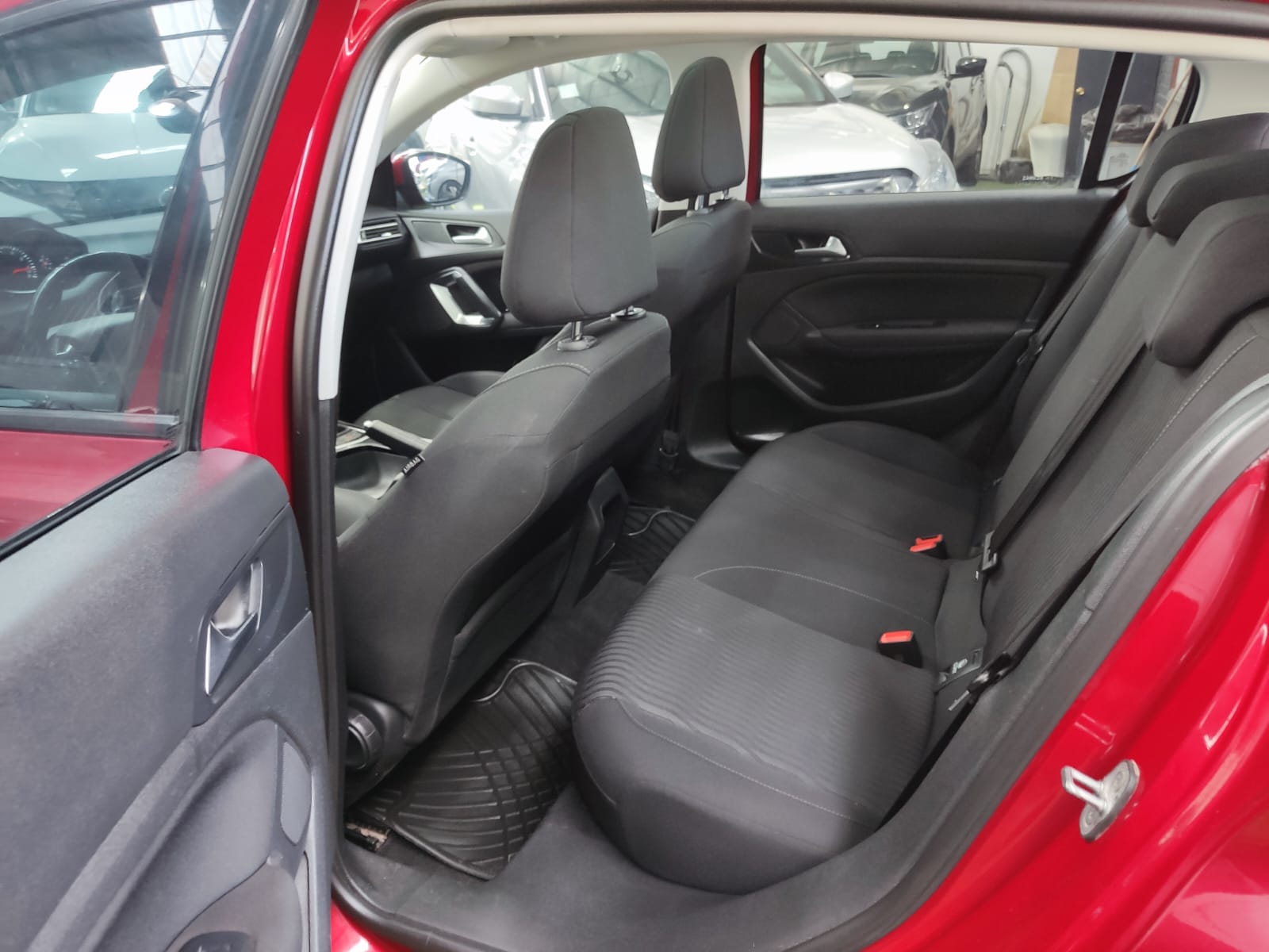 Peugeot 308 ALLURE PURETECH 1.2 AUT 2018 - Imagen 10 de 11