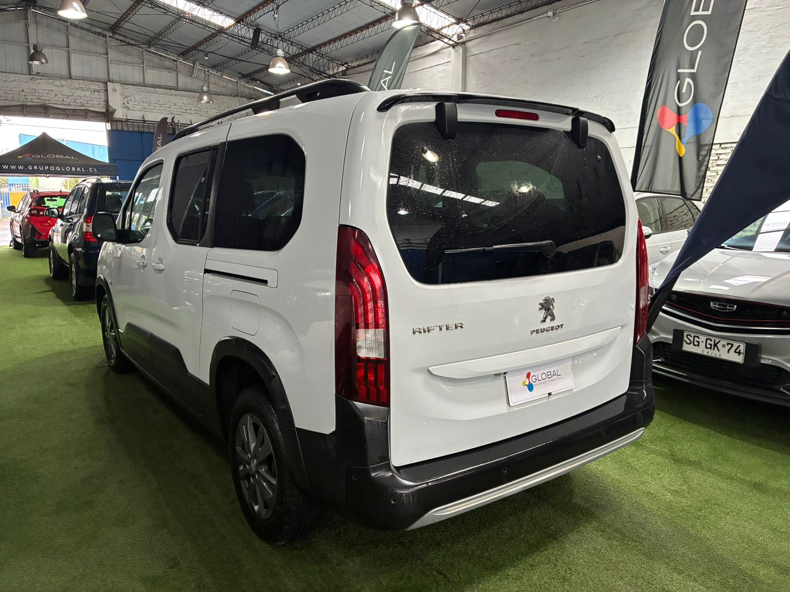 Peugeot RIFTER BLUE HDI 130 1.5 AUT 2023 - Foto 2 de 12