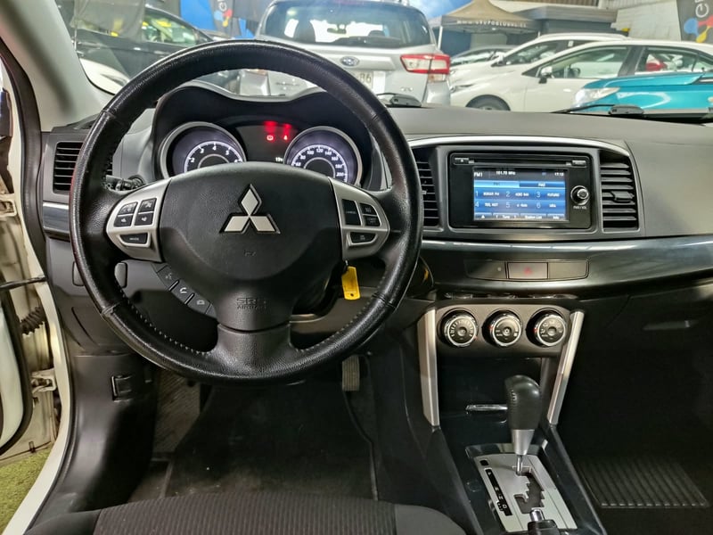 Mitsubishi LANCER RT 1.8 AUT 2018 - Imagen 12 de 14