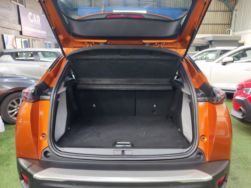Peugeot 2008 BLUE HDI 130 EAT8 1.5 AUT 2023 - Imagen 12 de 13
